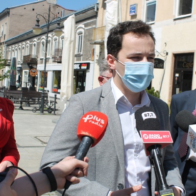 Konferencja prasowa z udziałem Anny Marii Żukowskiej - posłanki Lewicy, Waldemara Kaczmarskiego - Przewodniczącego RM Nowej Lewicy w Radomiu, Patryka Fajdka - szefa struktur Wiosny Roberta Biedronia